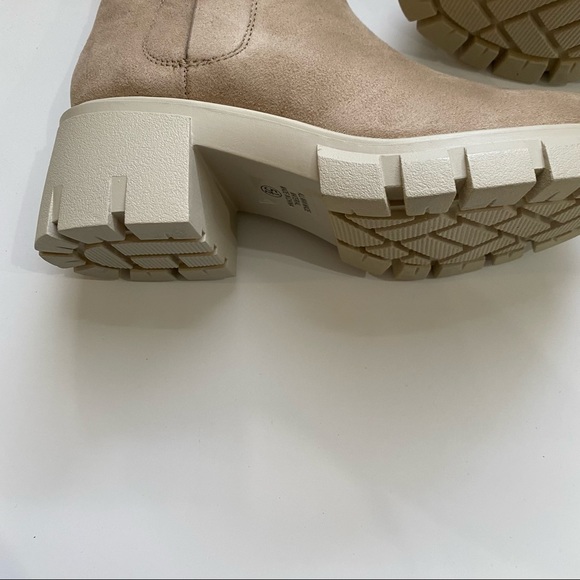 Soda Rita sand tan faux suede lug sole ankle booties NIB - Picture 5 of 8